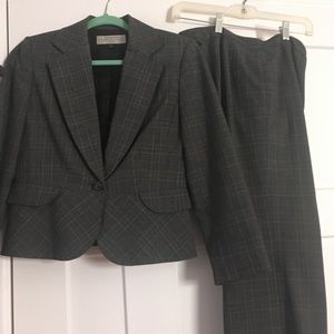 Tahari gray 4p suit set
